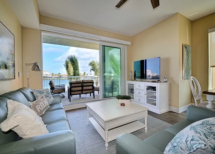 Sandpiper's Cove 203 Luxury Waterfront 3 Bedroom 2 Bath 23130 * Clearwater Beach