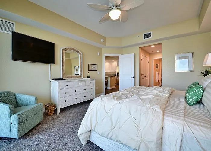 Sandpiper's Cove 203 Luxury Waterfront 3 Bedroom 2 Bath 23130 Apartment