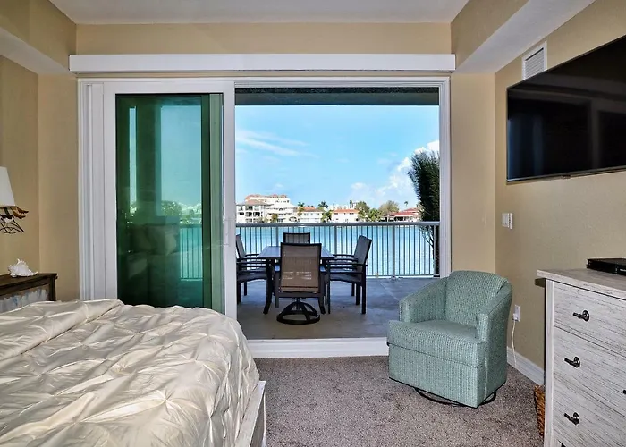 Sandpiper's Cove 203 Luxury Waterfront 3 Bedroom 2 Bath 23130 Clearwater Beach