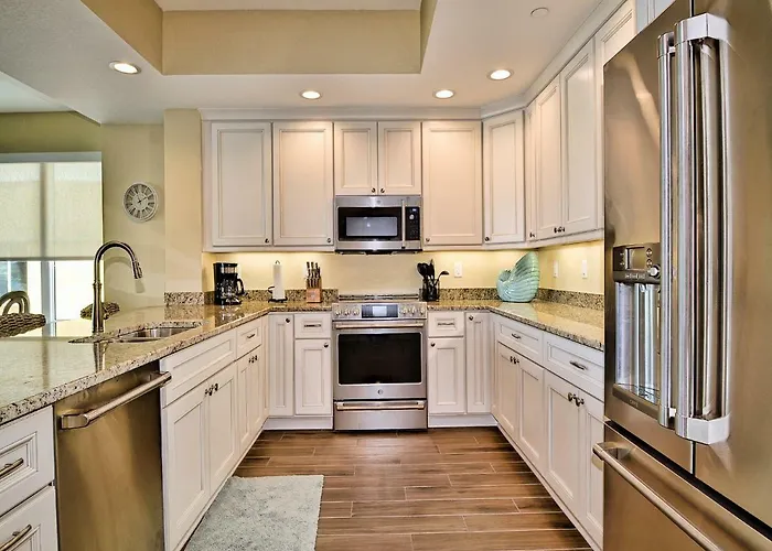 Sandpiper's Cove 203 Luxury Waterfront 3 Bedroom 2 Bath 23130 Apartment